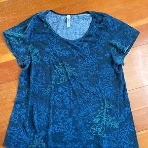 Lularoe t shirt